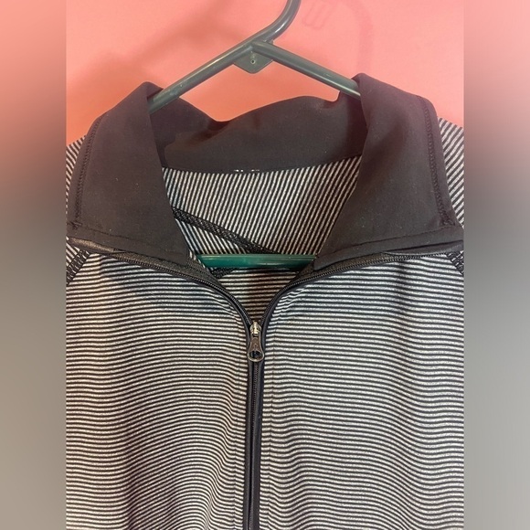Lululemon Half Zip Pullover Striped Print ( Size 6) Color Black/Gray - Picture 3 of 12